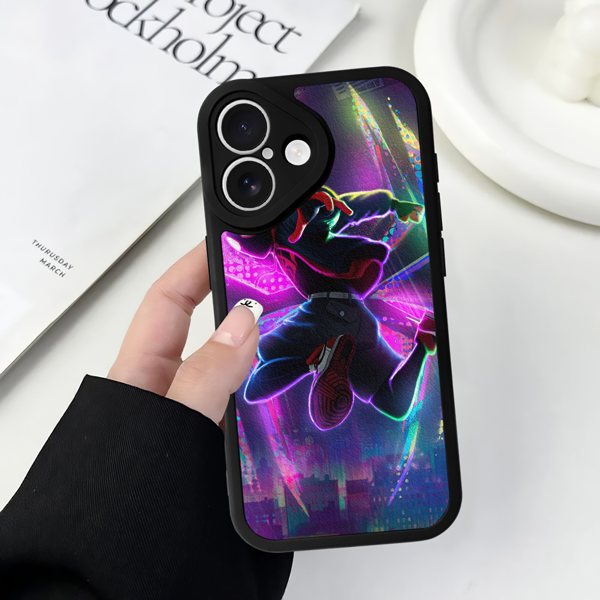 Spider Man スパイダーマン 【iPhone 16シリーズ対応】シリコンスマホケース（レザー調） 材質：シリコン